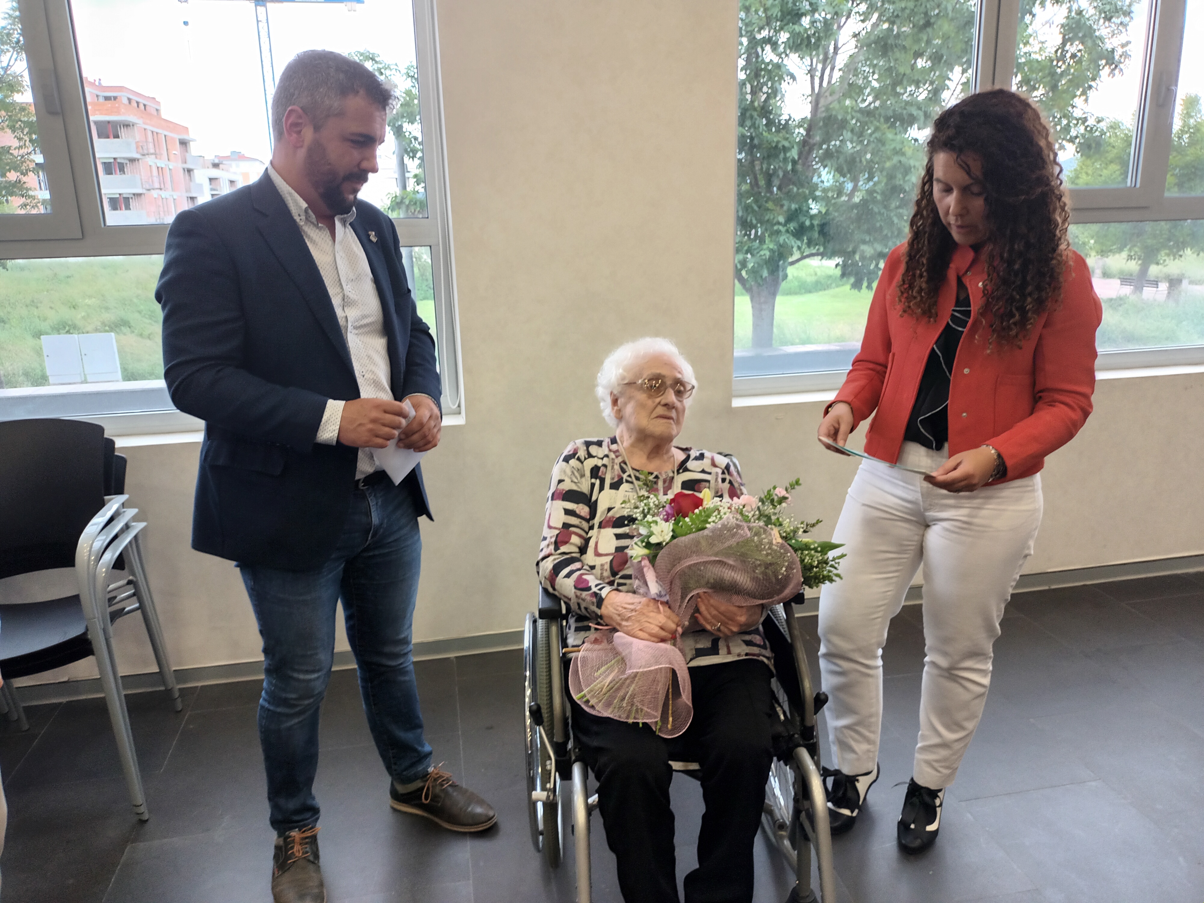 Coloma Majordom Anglada rep la medalla centenària