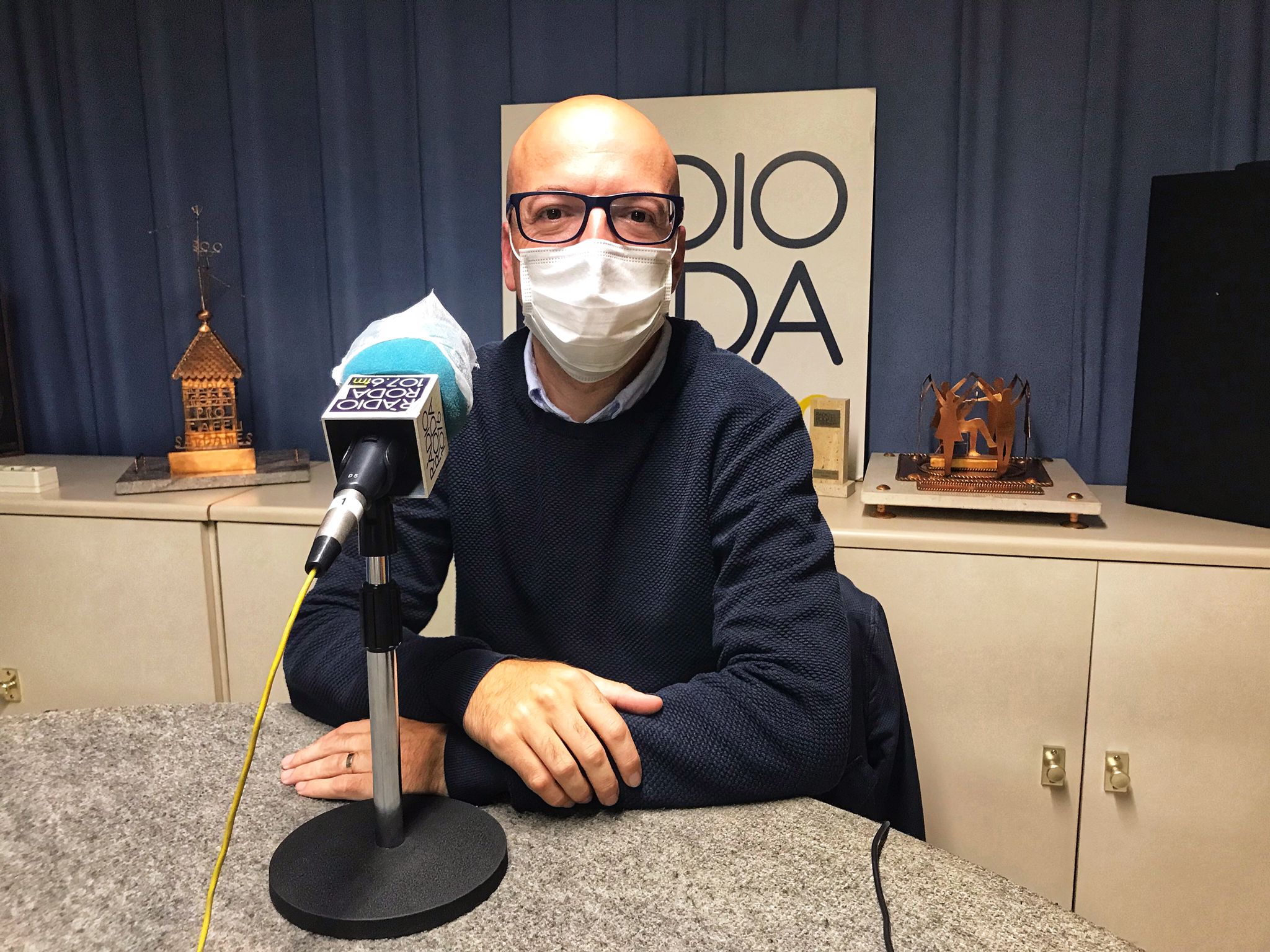 L'alcalde de Roda de Ter, Roger Corominas, obre la temporada del programa L'Ajuntament respon de Ràdio Roda