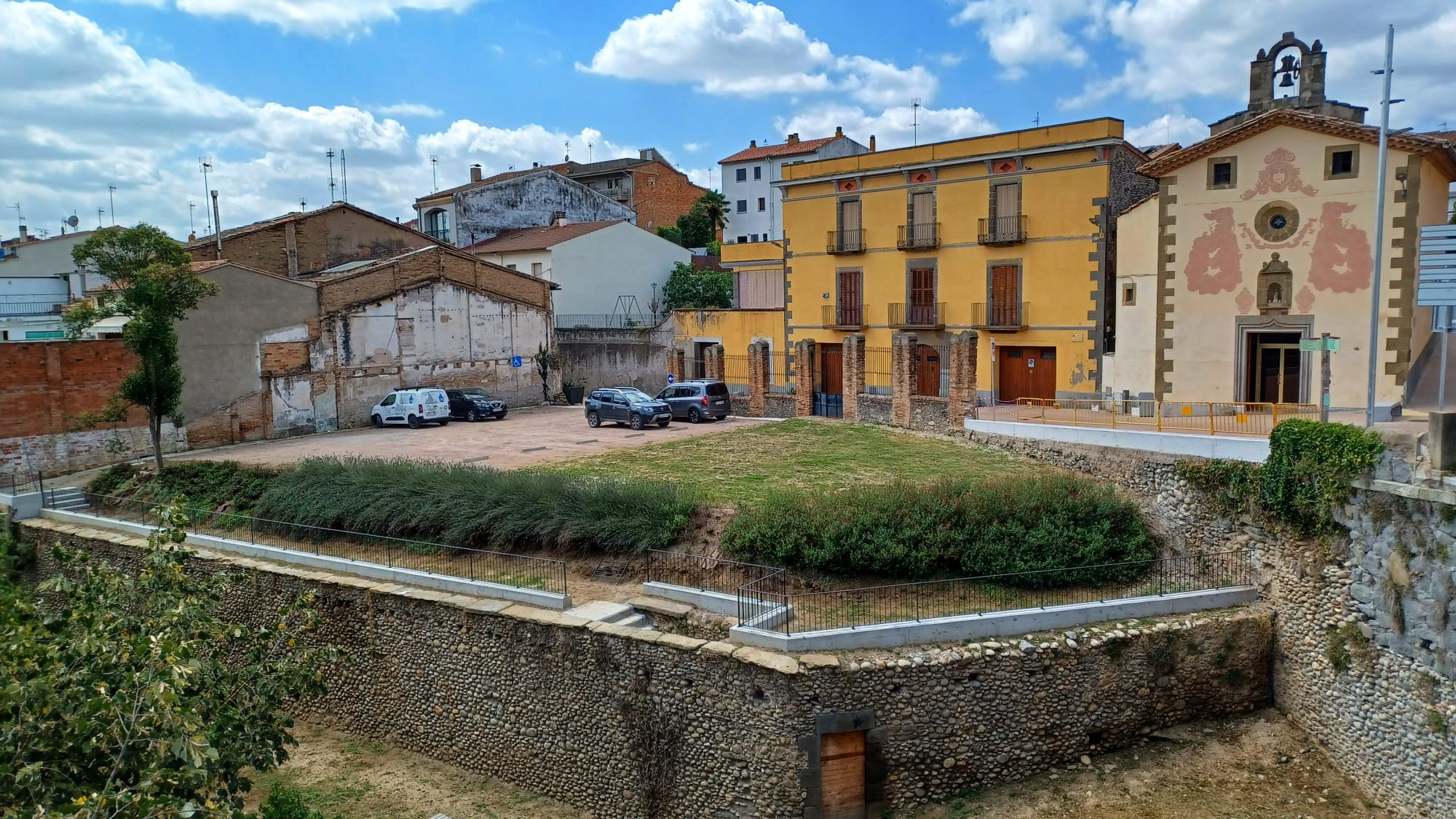 Reobertura de l'aparcament de davant la Capella Verge del Sòl del Pont