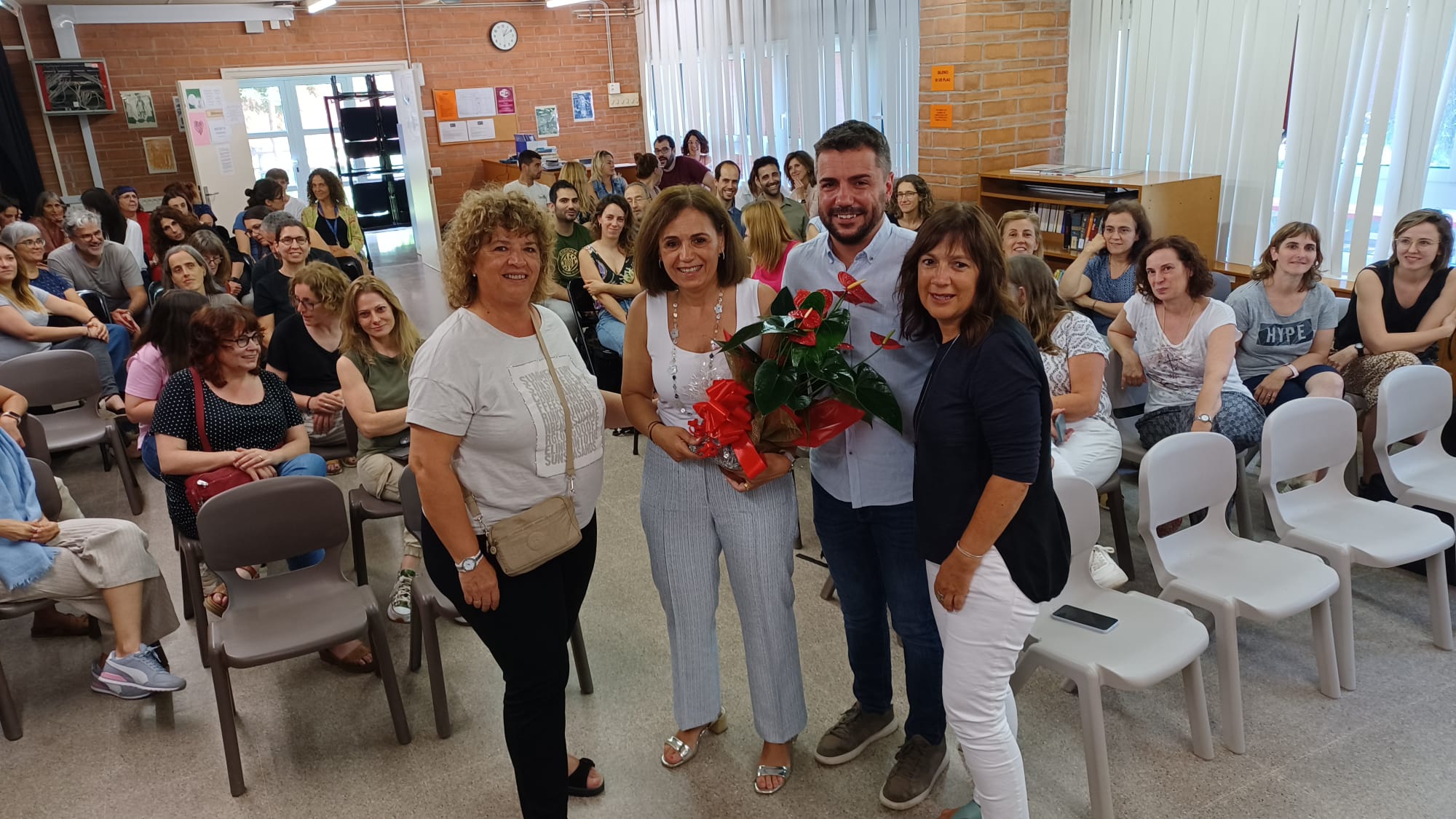 Roda de Ter reconeix la trajectòria de Judit Juvanteny, professora de català i exdirectora de l'Institut Miquel Martí i Pol