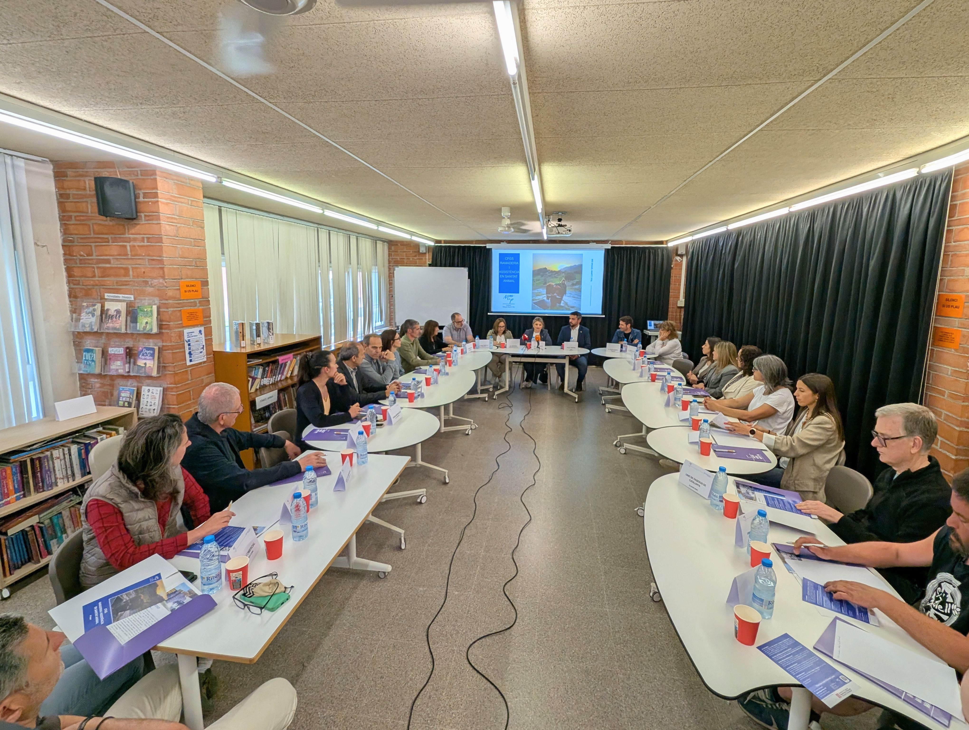 El nou cicle, que s'impartir&agrave; a partir del curs 2026-2027. Un moment de la presentaci&oacute;, que es va fer a l'institut.