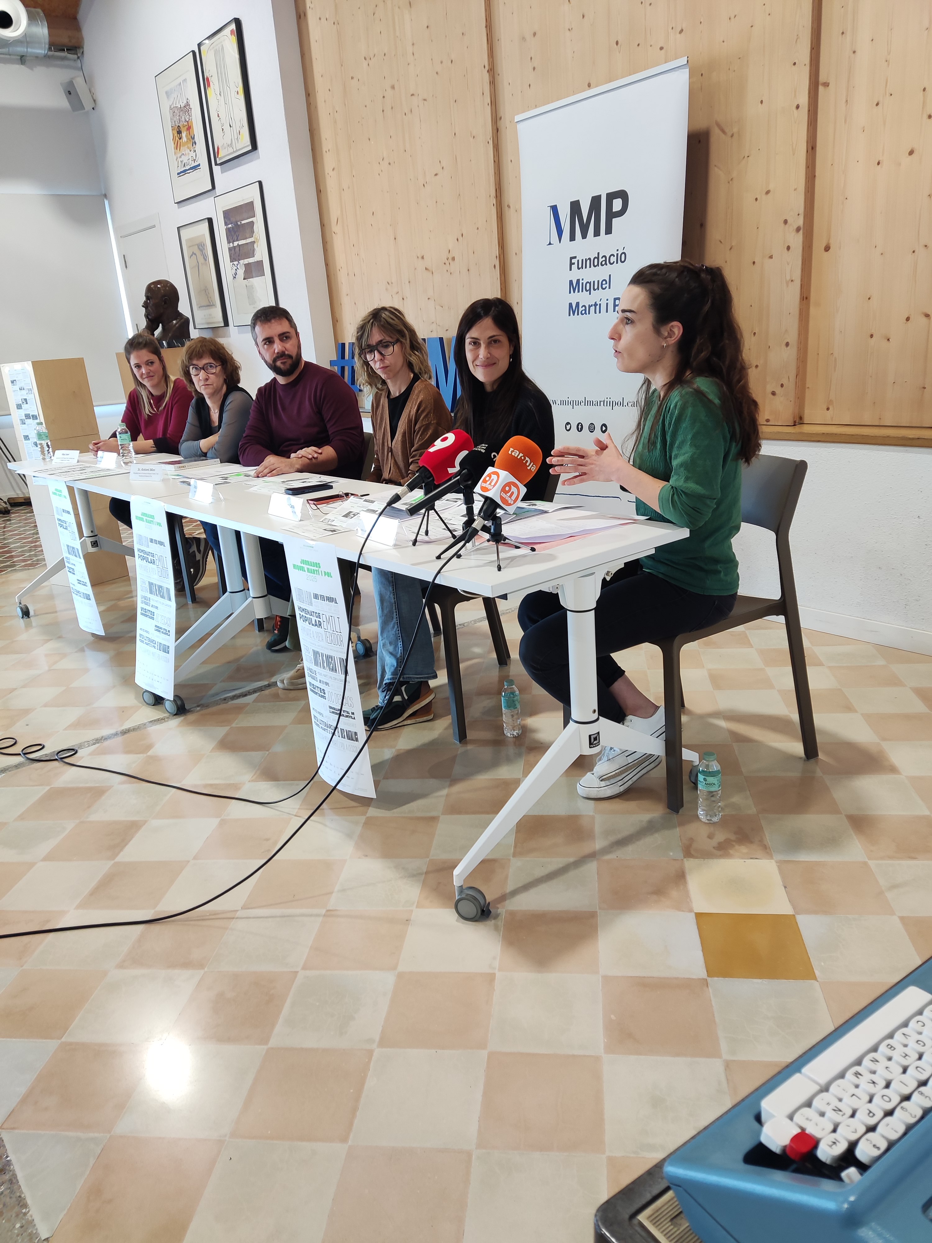 Roda de premsa de presentació de les Jornades MMP 2025, a la seu de la Fundació Miquel Martí i Pol.