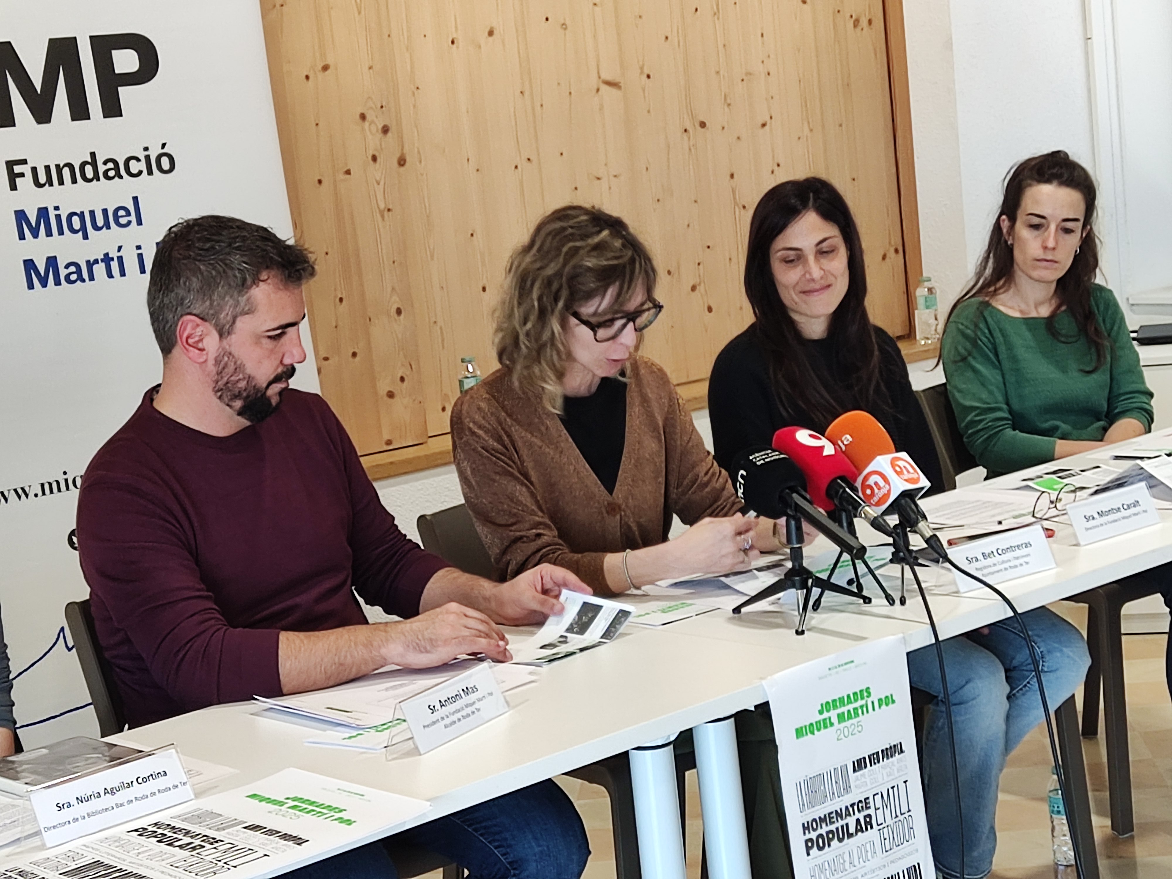 Roda de premsa de presentació de les Jornades MMP 2025, a la seu de la Fundació Miquel Martí i Pol.