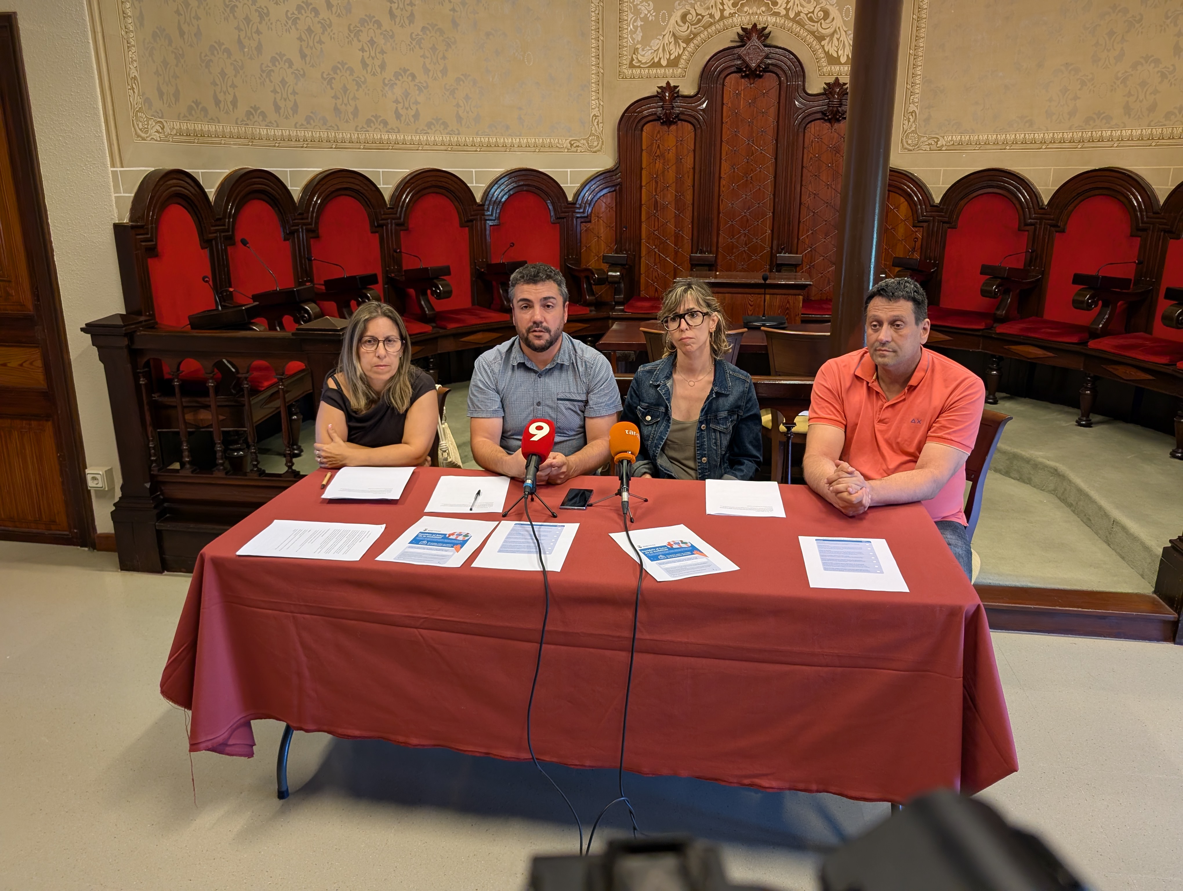 Imatge de la roda de premsa que va tenir lloc el dimarts 30 de juny, a la sala de plens de l'Ajuntament de Roda de Ter. 