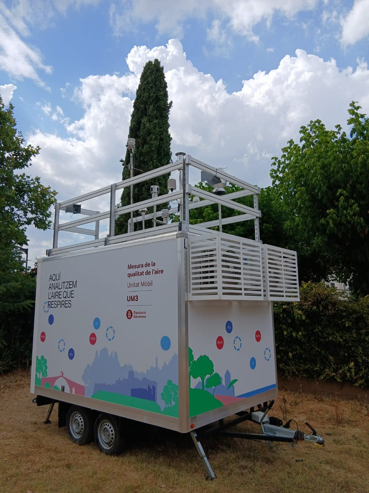 La unitat m&ograve;bil de la Diputaci&oacute; de Barcelona que analitza la qualitat de l'aire del municipi