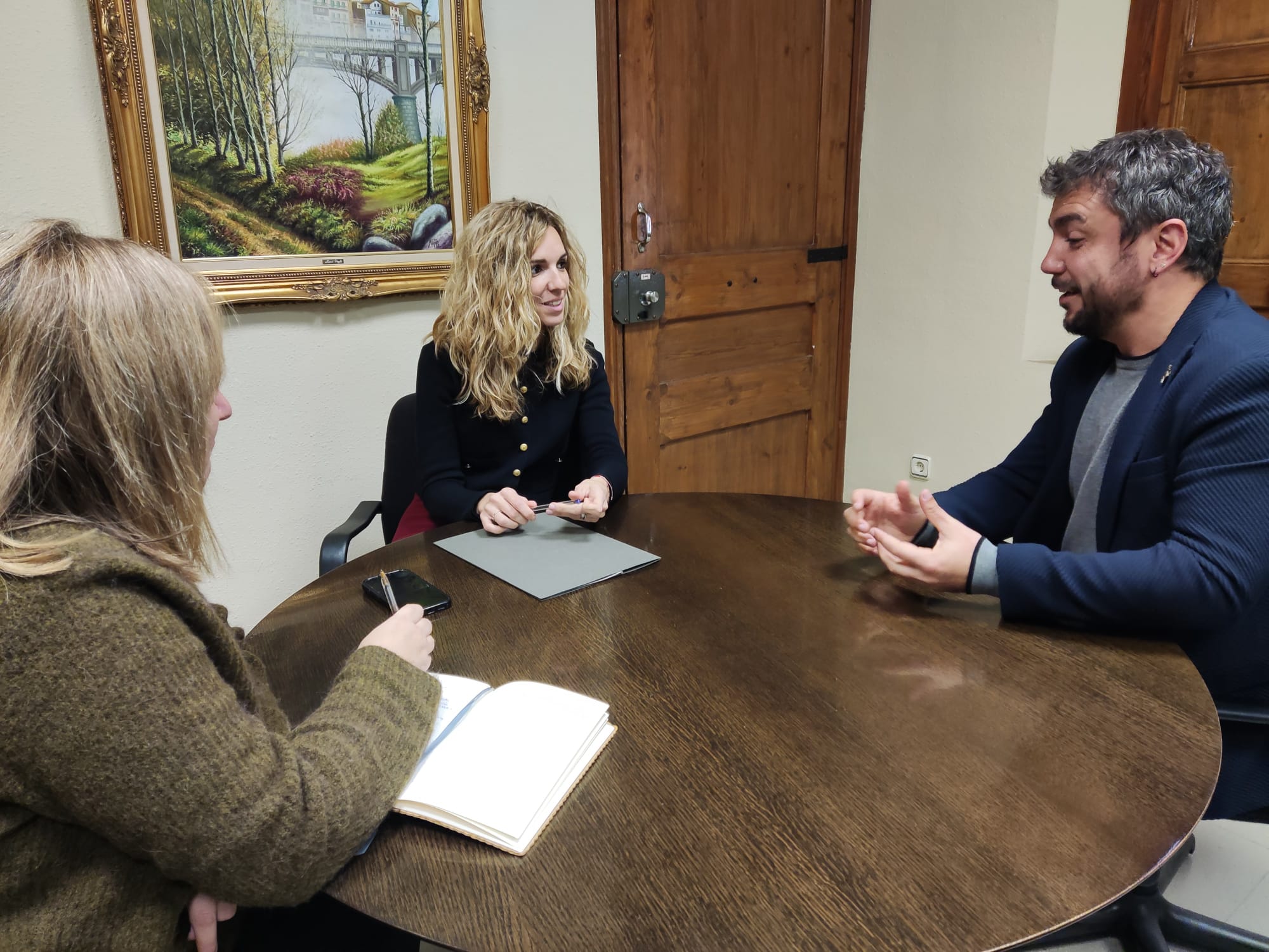 La delegada del Govern a la Catalunya Central, Elia Tortolero, visita l'Ajuntament de Roda de Ter