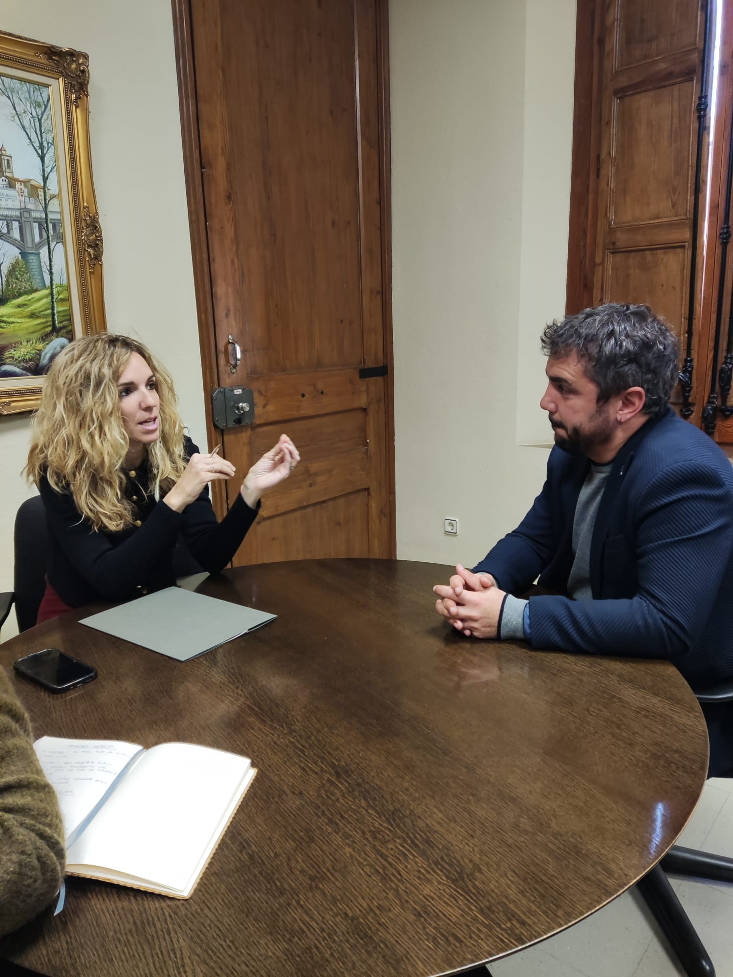 La delegada del Govern a la Catalunya Central, Elia Tortolero, visita l'Ajuntament de Roda de Ter