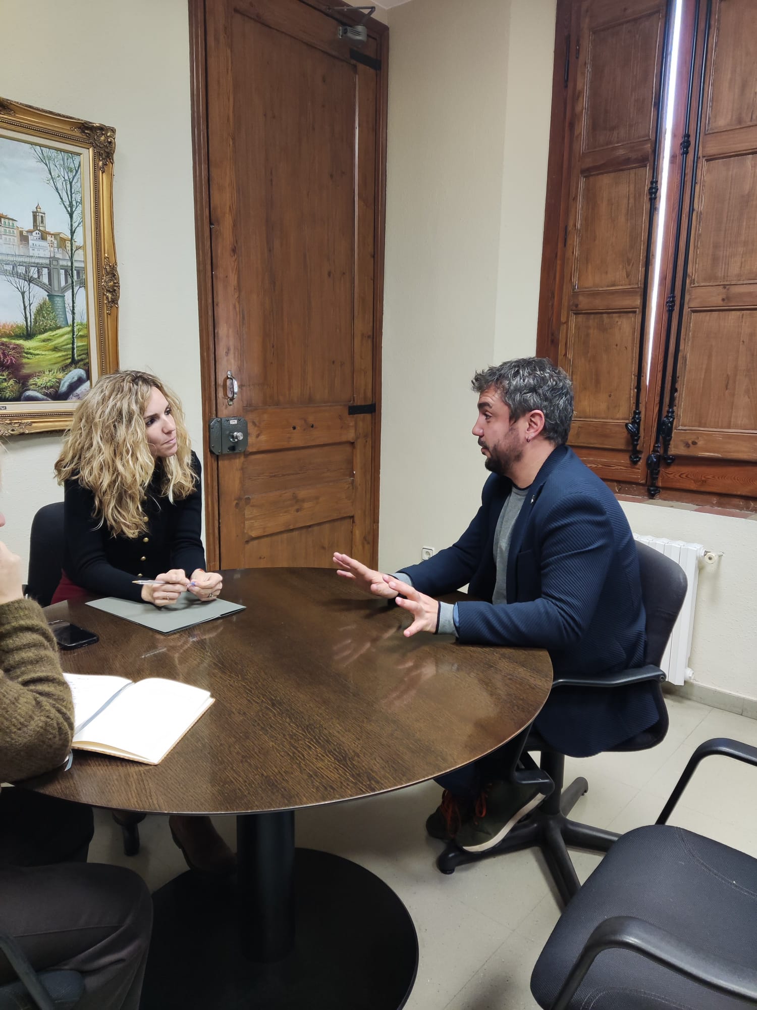 La delegada del Govern a la Catalunya Central, Elia Tortolero, visita l'Ajuntament de Roda de Ter