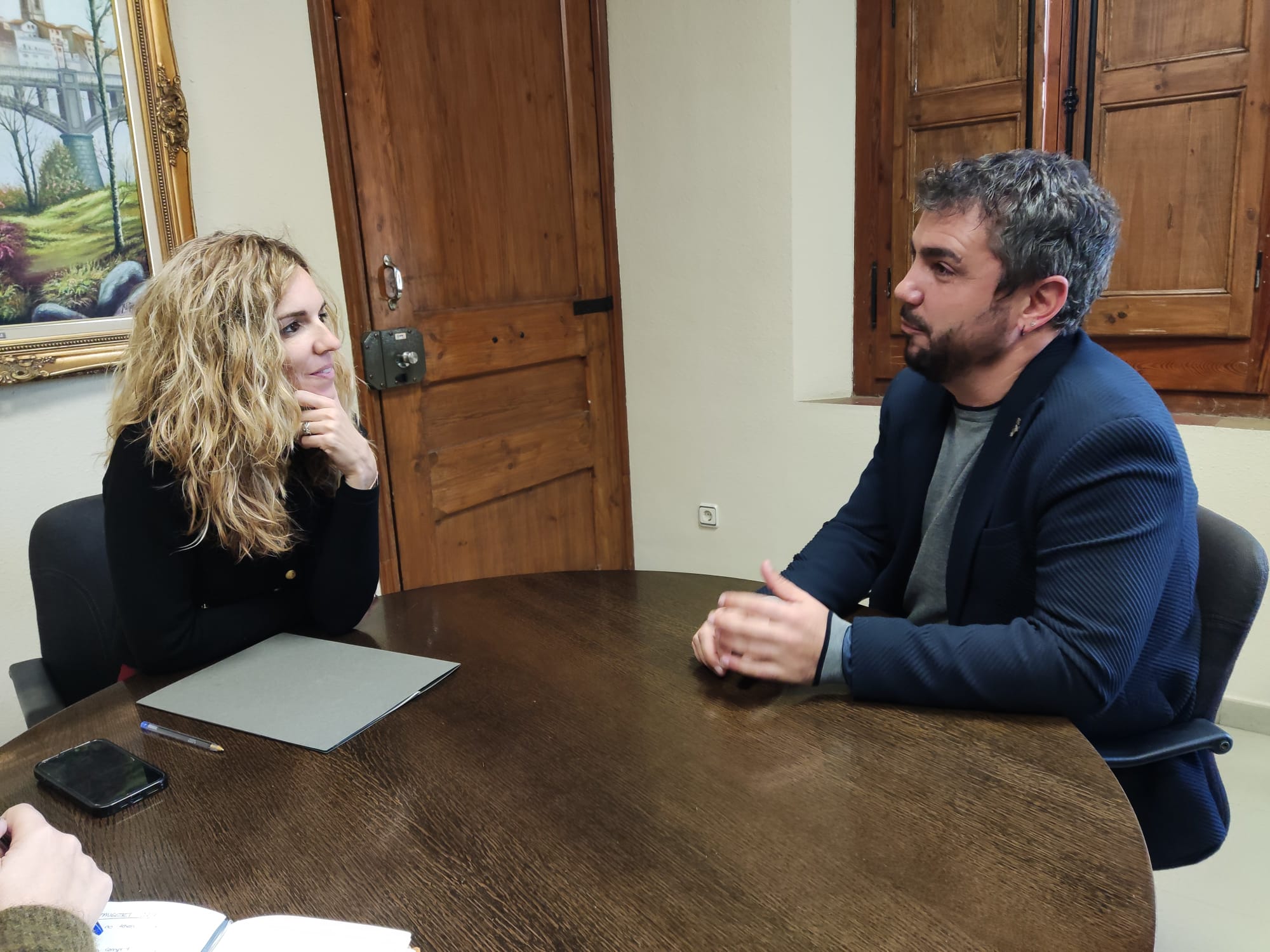 La delegada del Govern a la Catalunya Central, Elia Tortolero, visita l'Ajuntament de Roda de Ter