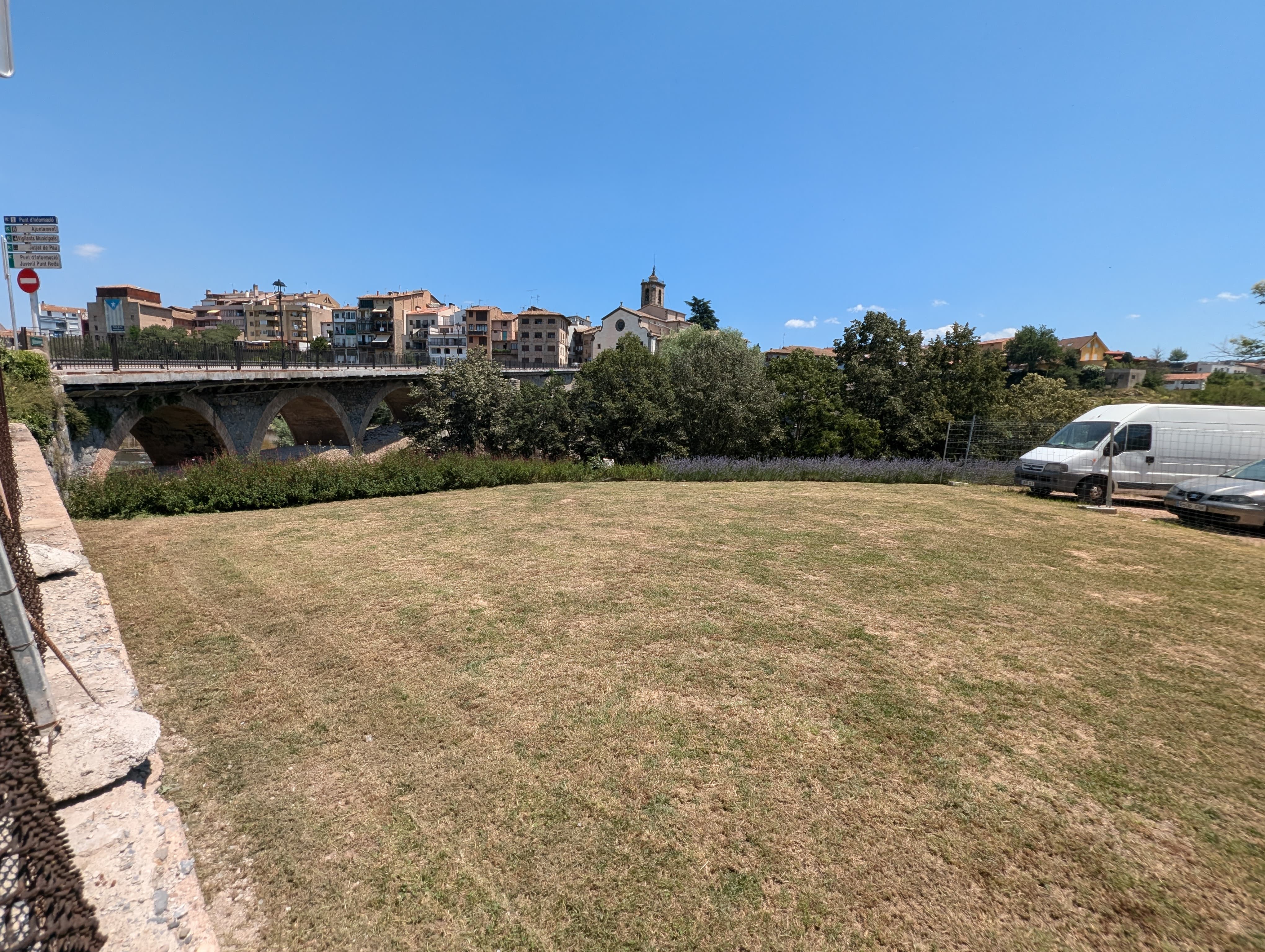 Comencen les obres de la nova zona verda de davant la Capella de la Verge del Sòl del Pont