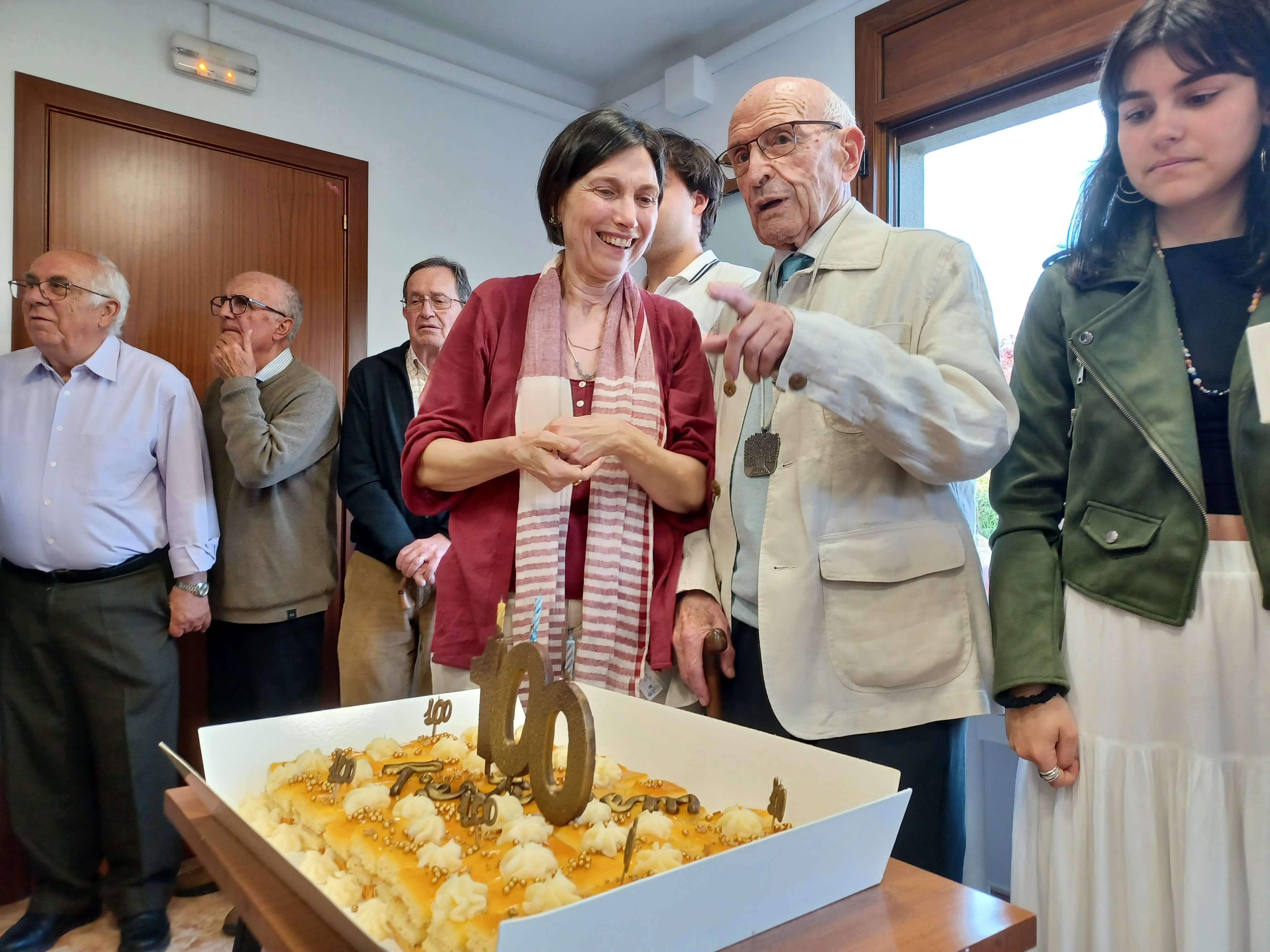 El rodenc Joan Sala rep la medalla centen&agrave;ria en un emotiu homenatge