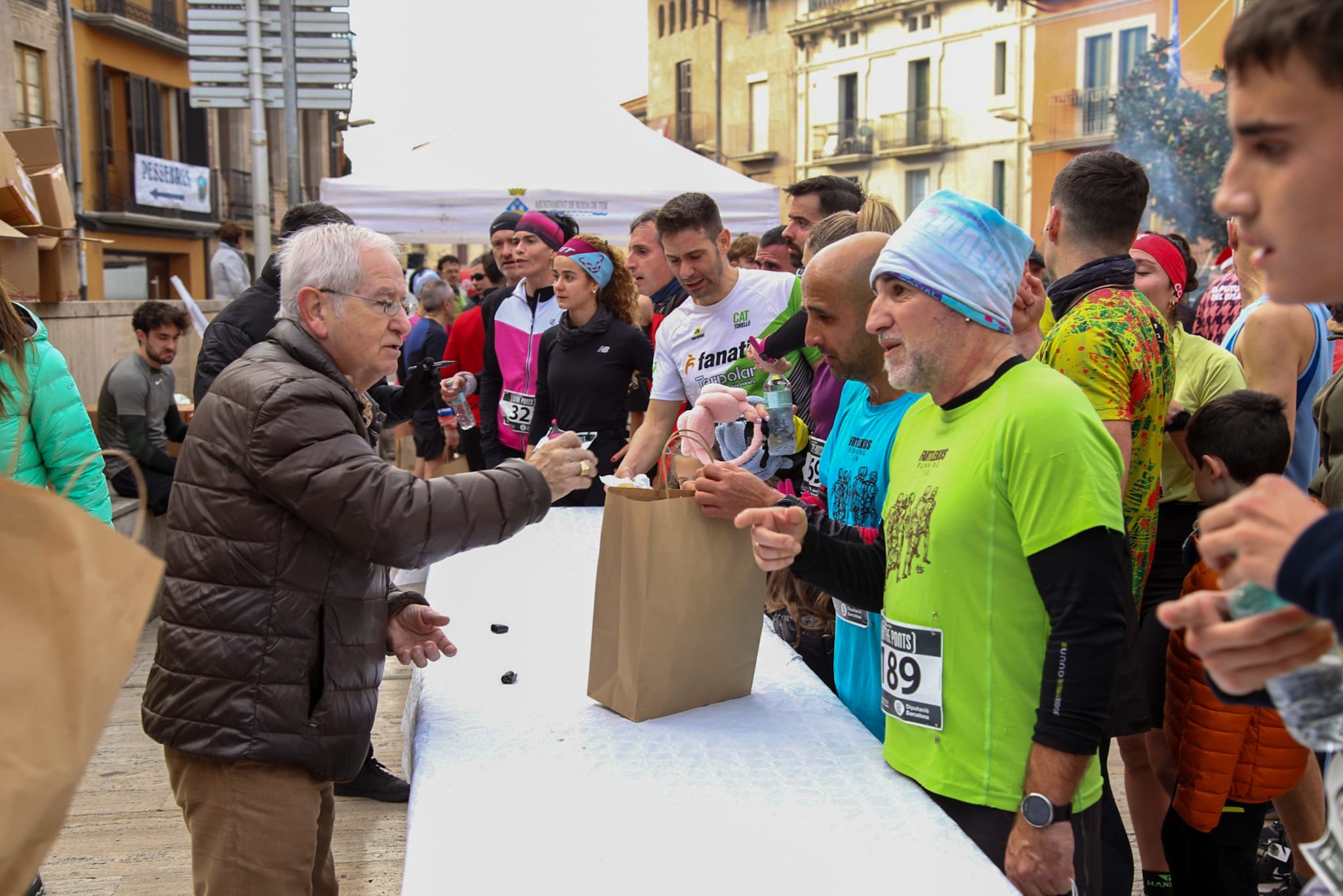 Arribada i ambient a la Plaça Major