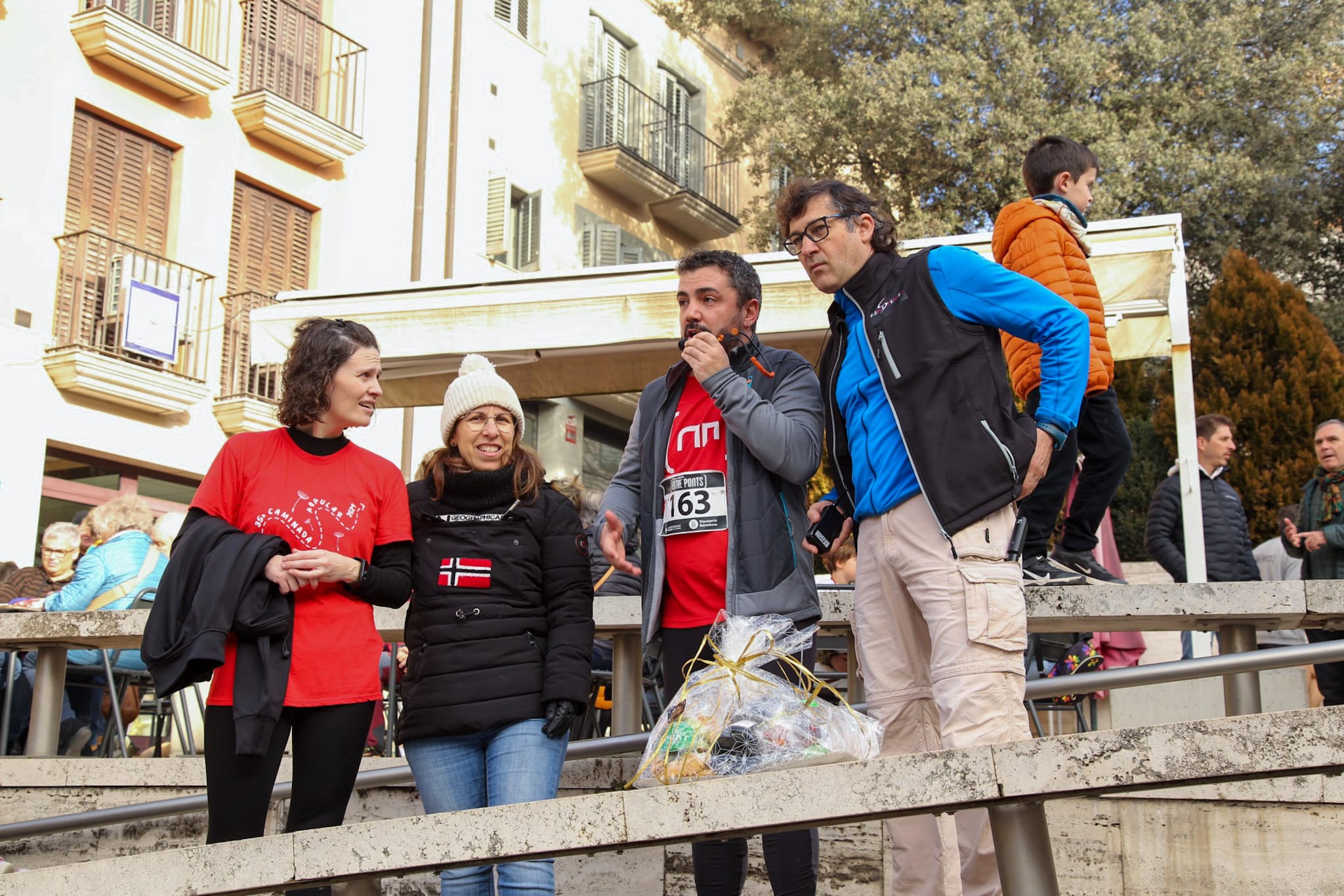 Arribada i ambient a la Plaça Major