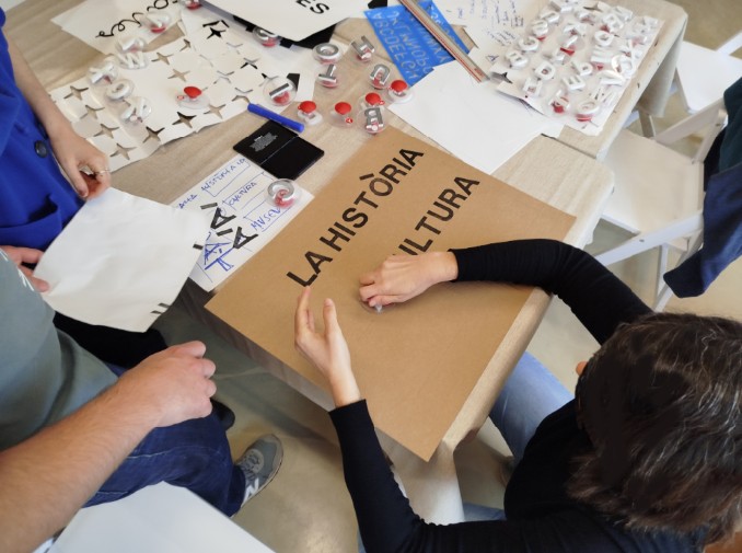 Taller de pancartes, octavetes i altres elements d'escriptura a l'espai públic  Taller de pancartes, octavetes i altres elements d'escriptura a l'espai públic