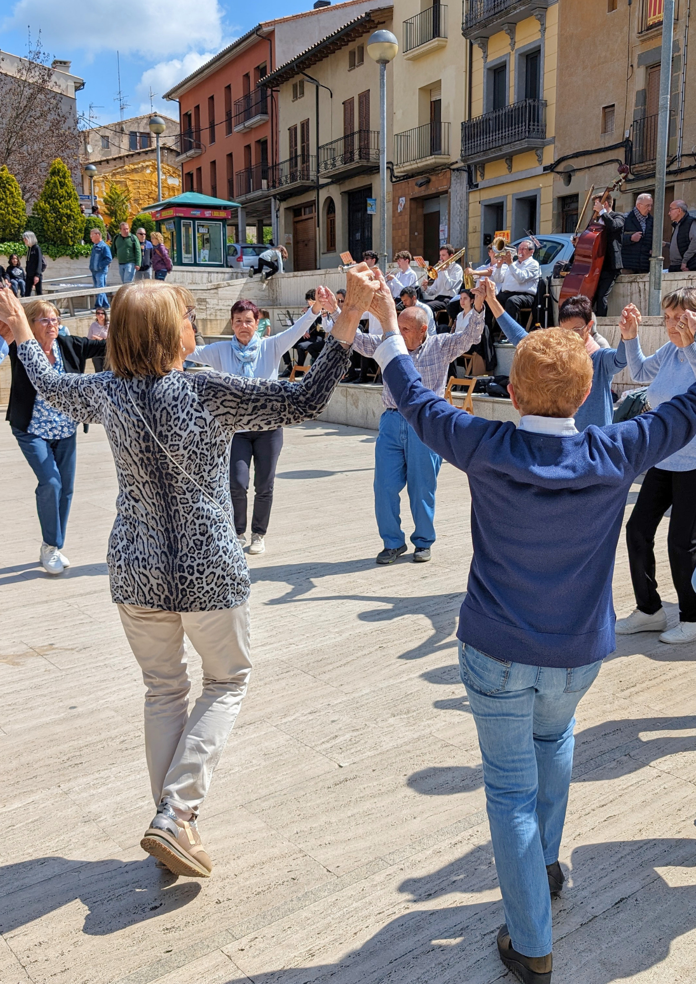 Audici&oacute; de sardanes amb la Cobla Lluïsos