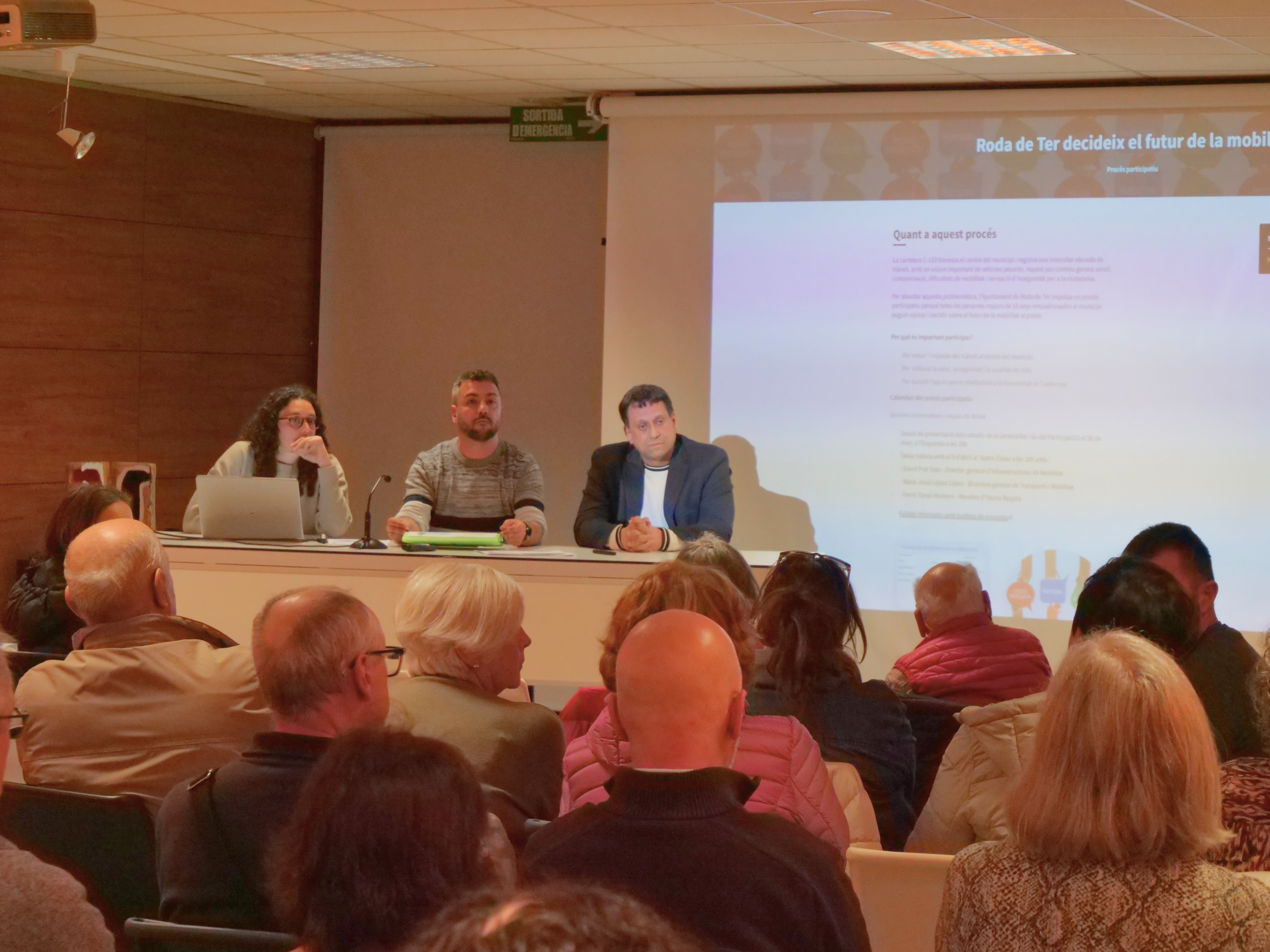  Roda de Ter presenta el funcionament del proc&eacute;s participatiu sobre el tr&agrave;nsit, on la ciutadania pot fer propostes fins al 26 d'abril