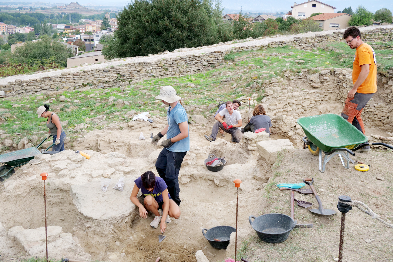 Roda de Ter tanca la 50a campanya d'excavacions a l'Esquerda per on han passat m&eacute;s de 500 arque&ograve;legs