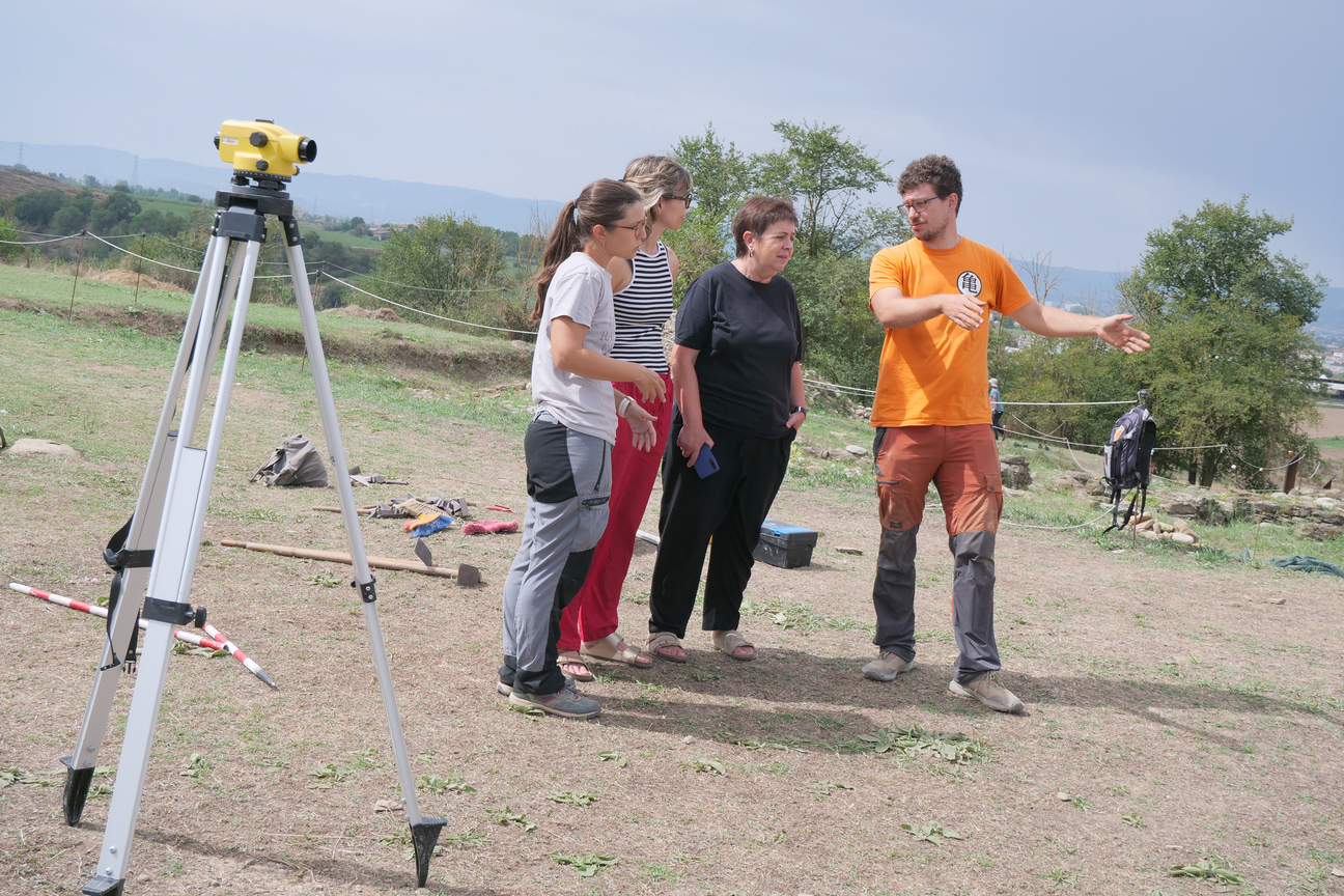 Roda de Ter tanca la 50a campanya d'excavacions a l'Esquerda per on han passat m&eacute;s de 500 arque&ograve;legs