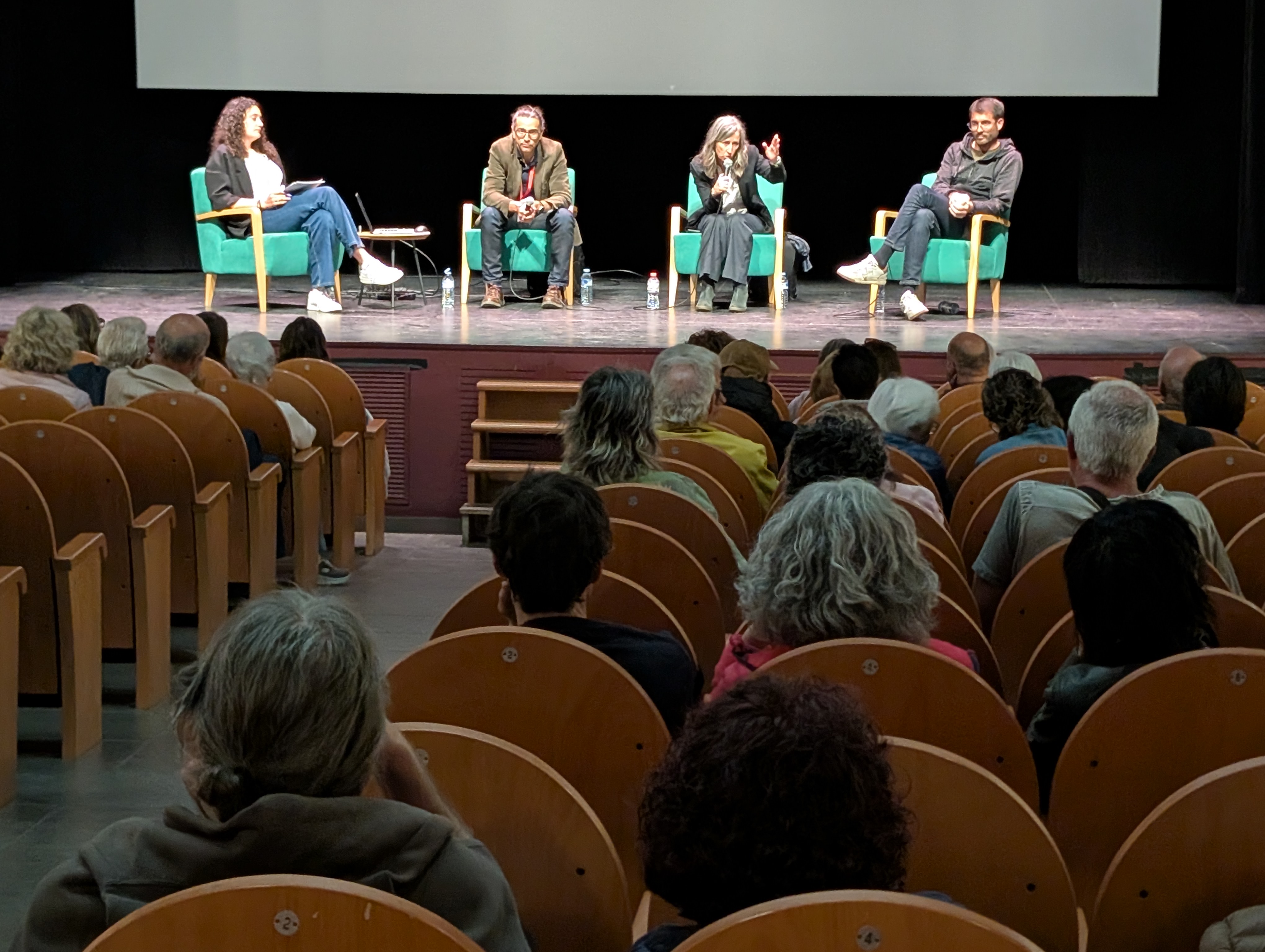 El Teatre Eliseu ha acollit una taula rodona sobre el futur de la mobilitat al municipi